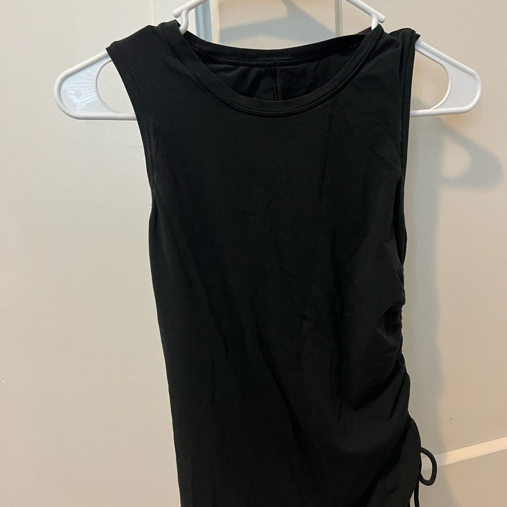 Lulu lemon women’s workout top. Size 4.